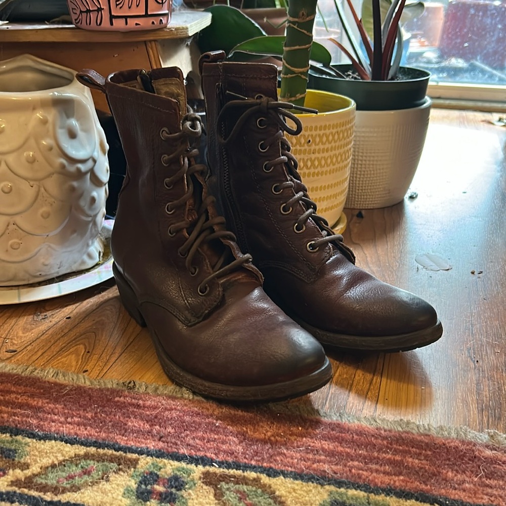 Frye Carson Lug Lace Up Brown Leather Combat Granny Boots Size 5.5